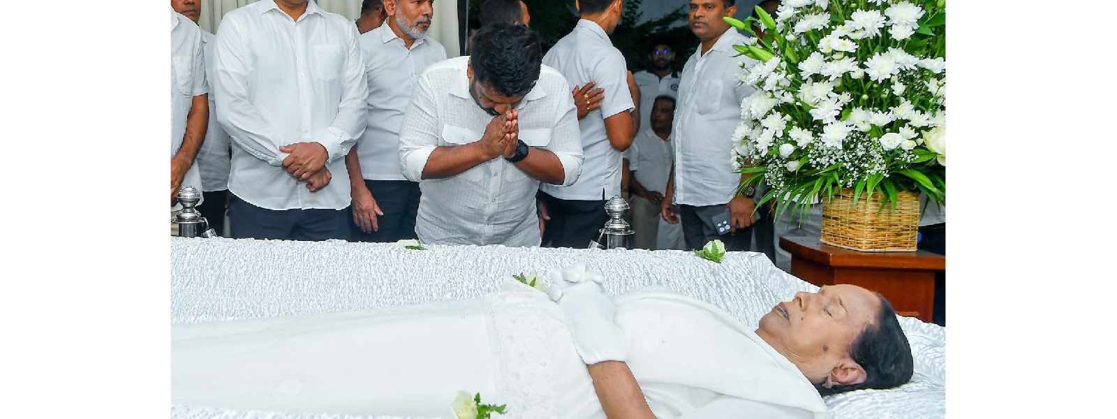 නන්දා මාලිනියට ජනපති අවසන් ගෞරව දක්වයි